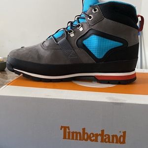 Size 10 men’s boots with jackets